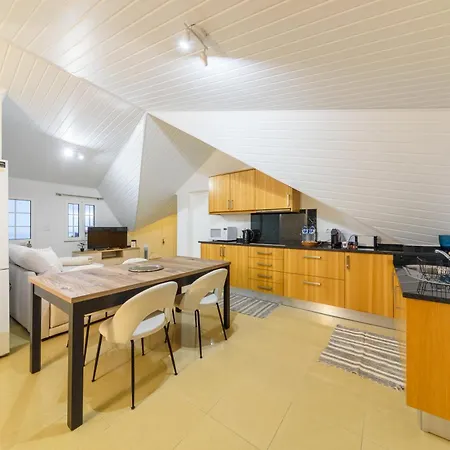 Banda Alem By Mth * Tabua (Madeira)