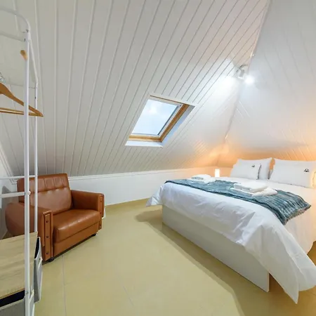 Banda Alem By Mth Tabua (Madeira)